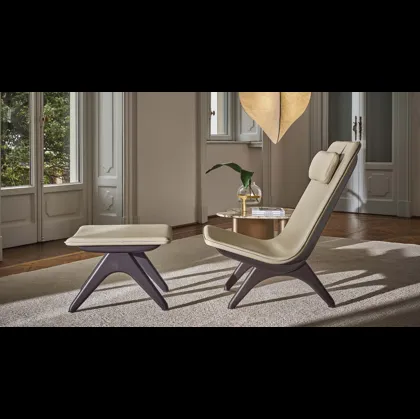 Pouf Koko in pelle e legno di Porada