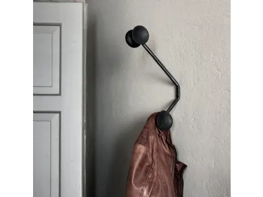 Appendiabiti da muro in ferro con ganci in gomma Officina di Magis