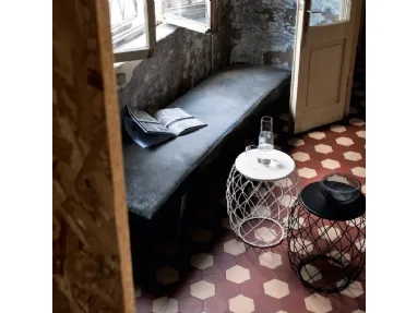 Tavolino Piña in tondino di acciaio verniciato e top in HPL o frassino di Magis
