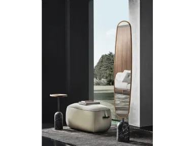 Specchiera Ekero Mirror con cornice in legno e base in marmo di Porada