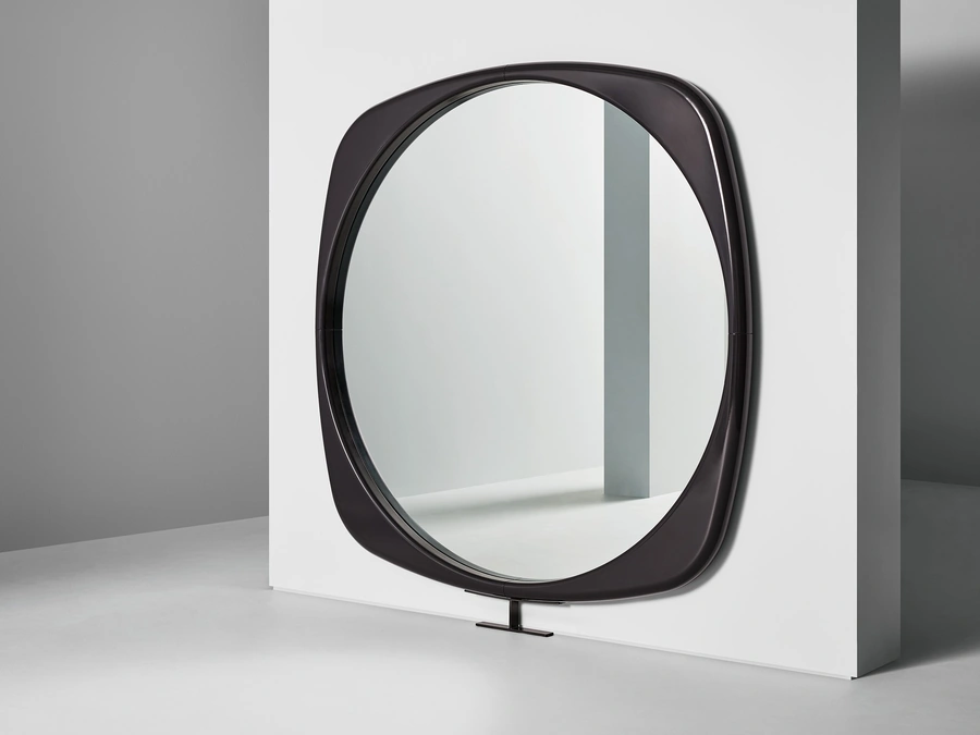 Specchio con cornice in poliuretano Mistral di Bonaldo