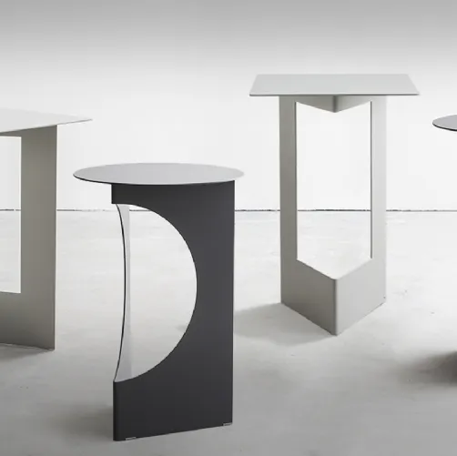 Tavolino rotondo Orbis con top in marmo e gambe in metallo di Novamobili