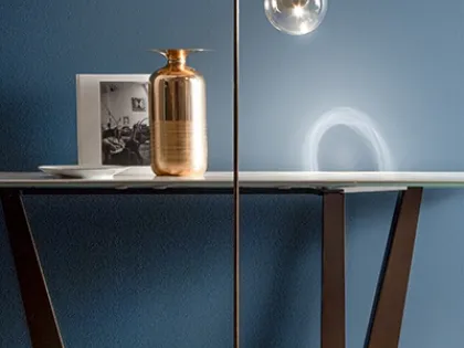 Lampada da terra Sofì con struttura in ottone e diffusore in vetro soffiato di Bonaldo