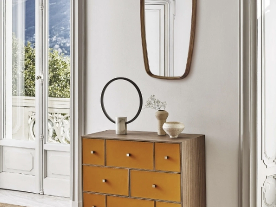 Cassettiera Rucellai in legno con cassetti rivestiti in pelle di Porada