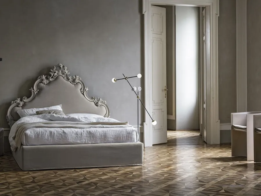 Letto in tessuto con testiera con cornice in legno intagliato e box contenitore Mademoiselle di Bolzan Letti