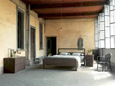Letto in legno con testiera e box contenitore sollevato da terra Feel di Fimar