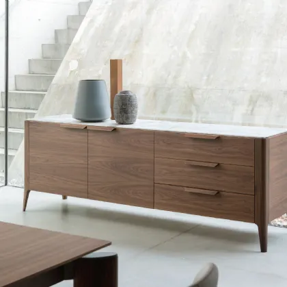 Credenza in noce canaletta con piano in marmo Atlante 03 di Porada