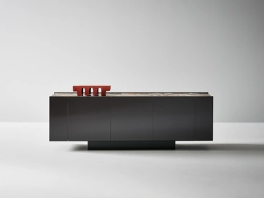 Madia Spy in legno laccato di Bonaldo