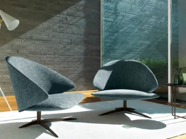 Poltroncina di design in tessuto imbottito Koster di Desirèe