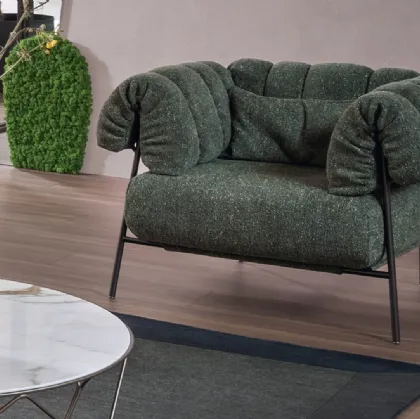 Poltroncina di design in tessuto imbottito Tirella di Bonaldo