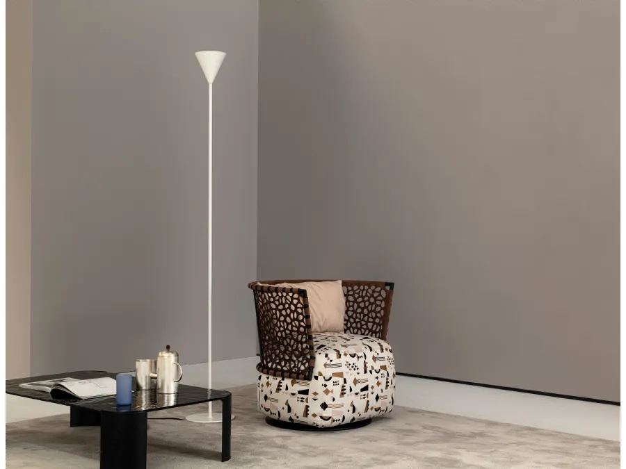Poltroncina Regis in pelle con seduta in tessuto imbottito di Cierre Imbottiti