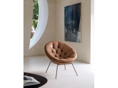 Poltroncina di design Nest One in pelle imbottita e trapuntata di Desirèe