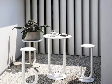 Sgabello Strong in metallo laccato di Desalto