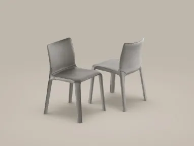 Sedia Kagura interamente rivestita in cuoio di Bonaldo