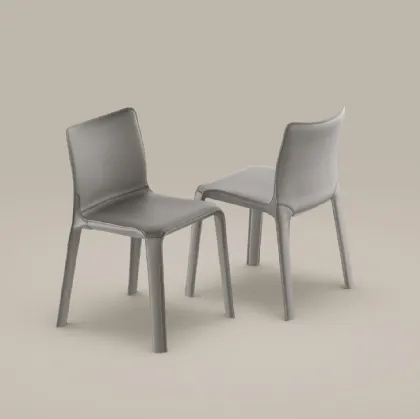 Sedia Kagura interamente rivestita in cuoio di Bonaldo