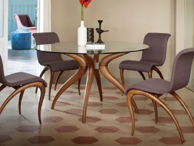 Sedia di design in tessuto con struttura in legno massello Anxie di Porada