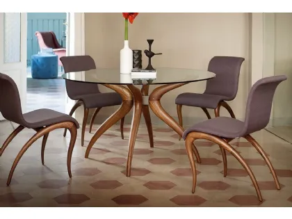 Sedia di design in tessuto con struttura in legno massello Anxie di Porada