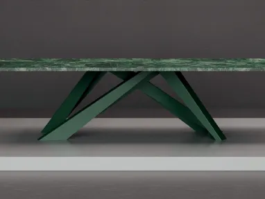 Tavolo Big Table Special Edition con piano in marmo Saint Denis e base formata da quattro gambe in acciaio tagliate a laser di Bonaldo