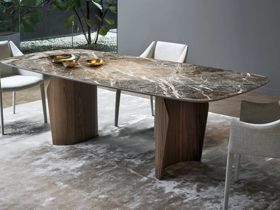 Tavolo Flame in ceramica con base in legno di Bonaldo
