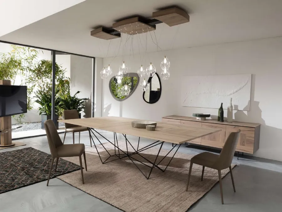 Tavolo rettangolare allungabile in Rovere con base in metallo Fil8 di Ozzio