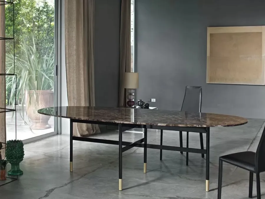 Tavolo Glamour con top in Marmo Naturale e base in acciaio laccato di Bontempi