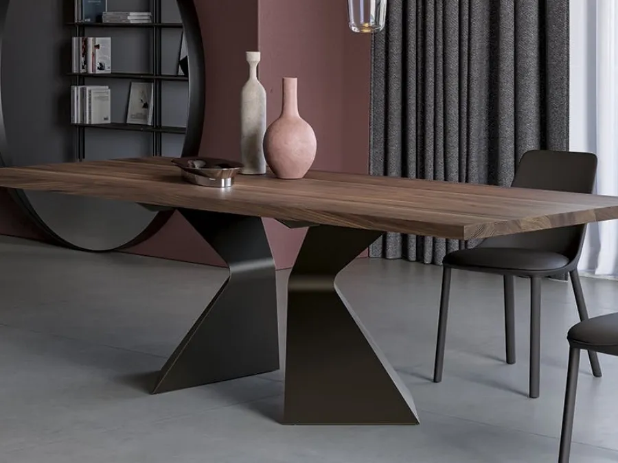 Tavolo Prora con top in legno e base in metallo di Bonaldo