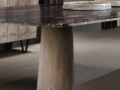 Tavolo in marmo con base in metallo Teseo di Cantori