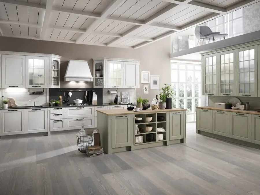 Cucina Classica con isola in frassino laccato Virginia di Stosa