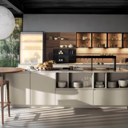 Cucina Design con isola Antis Project 4 in laccato super matt Fango e materico Noce Canaletto di Euromobil