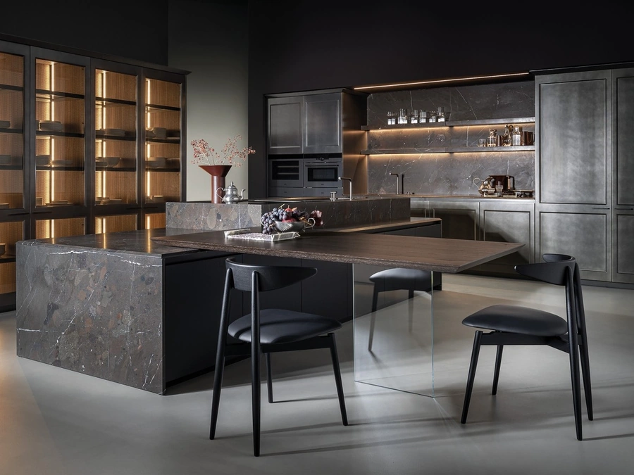 Cucina Design con isola Filò Project 1 in laccato Fusion Ossidato di Euromobil