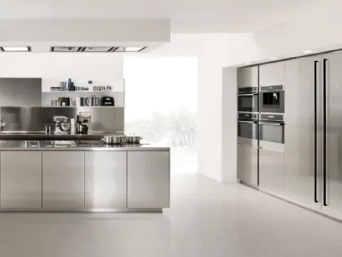 Cucina Design con isola in acciaio inox Free Steel di Euromobil