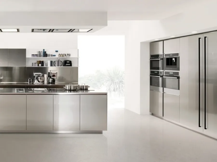 Cucina Design con isola in acciaio inox Free Steel di Euromobil