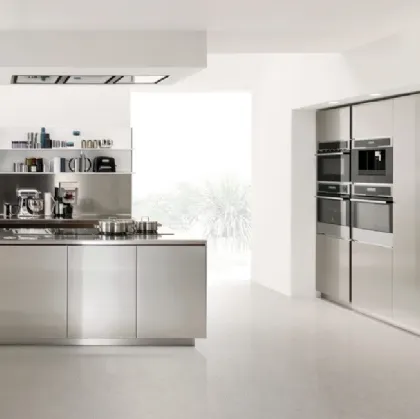 Cucina Design con isola in acciaio inox Free Steel di Euromobil