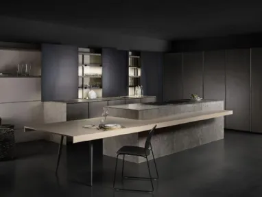 Cucina Design con isola Nordica in Pietra Grigia di Vicenza e Abete sbiancato di Key Cucine