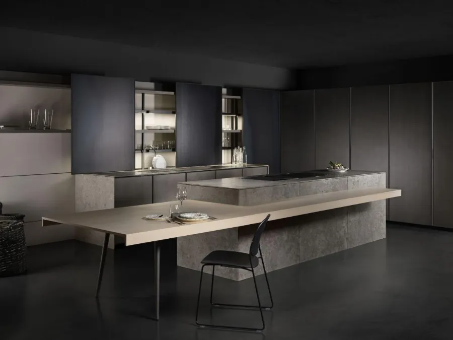 Cucina Design con isola Nordica in Pietra Grigia di Vicenza e Abete sbiancato di Key Cucine