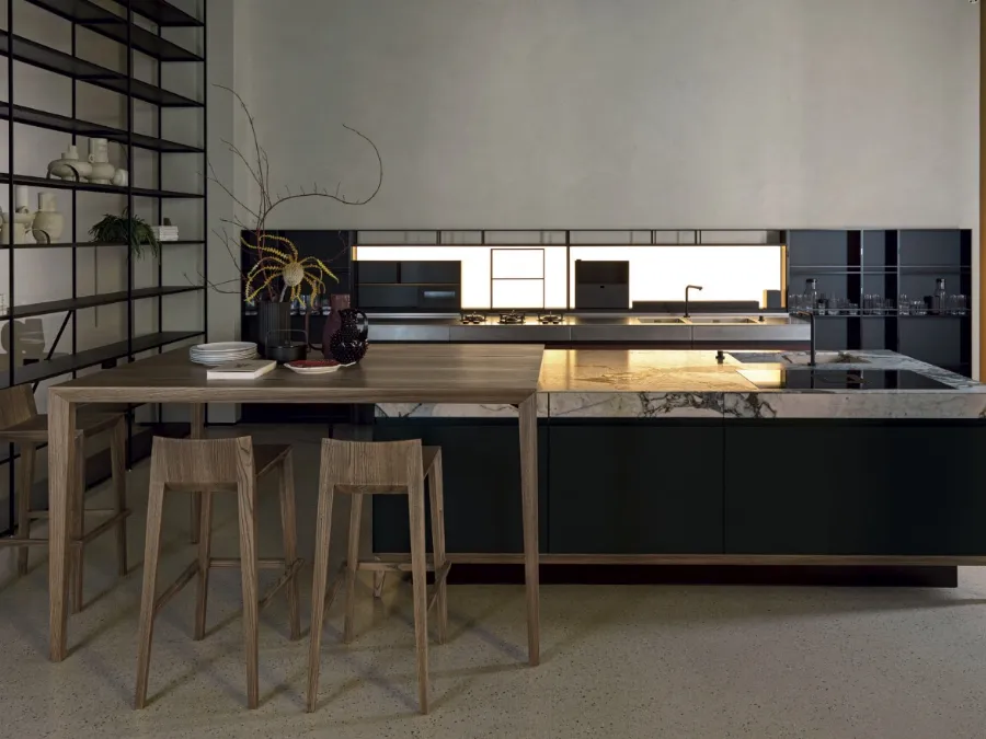 Cucina Design con isola Sei Project 5 in laminato Fenix e top in pietra naturale marmo di Euromobil