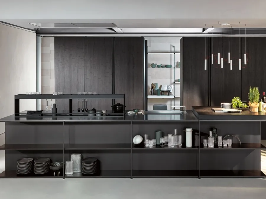 Cucina Design con isola Telero Project 7 in vetro dekor e metallo di Euromobil