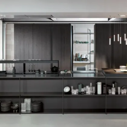 Cucina Design con isola Telero Project 7 in vetro dekor e metallo di Euromobil