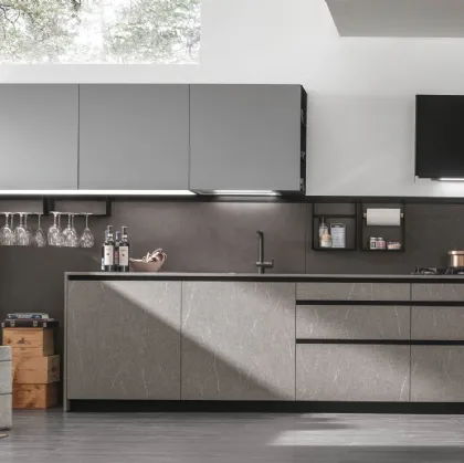 Cucina Moderna ad angolo Metropolis v02 in laminato materico Pietra Piasentina e Pet Grigio opaco di Stosa