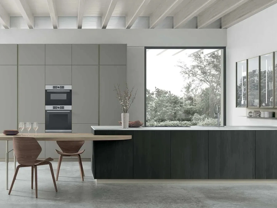 Cucina Moderna in Pet Grigio Fumo con penisola in Larice Noir Metropolis 15 di Stosa