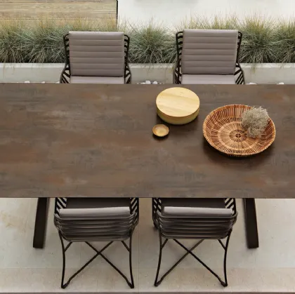 Tavolo e sedie Hamptons Graphics in metallo verniciato a polveri di Roberti