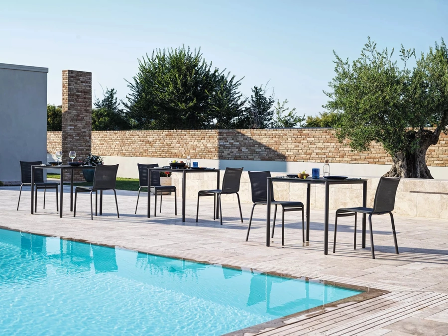 Sedia da giardino impilabile Net Outdoor con rivestimento in Texplast e struttura in acciaio laccato di Bontempi